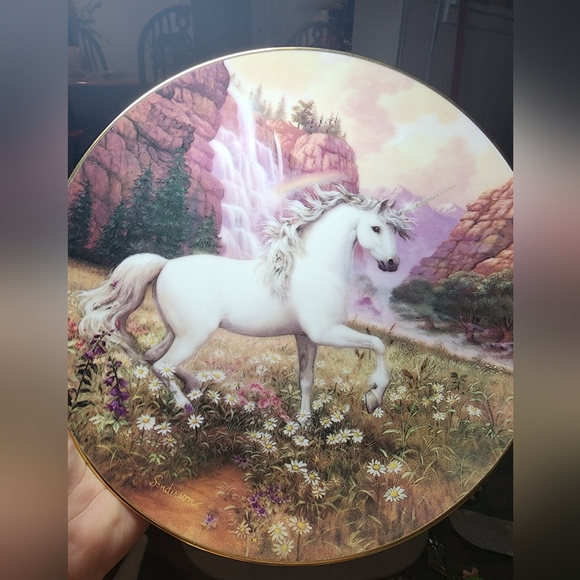 ❄️ 3/$10 RAINBOW VALLEY OF THE UNICORN PLATE 24 k gold rim - Picture 2 of 4